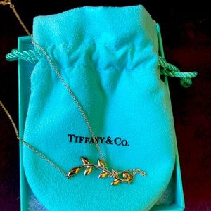 Original Tiffany Paloma Picasso Olive Leaf necklace 🥰😇